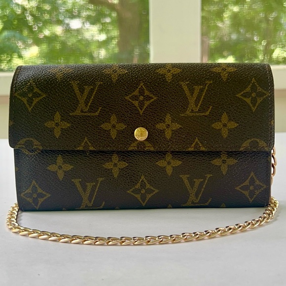 Louis Vuitton Sarah Wallet - Picture 1 of 12
